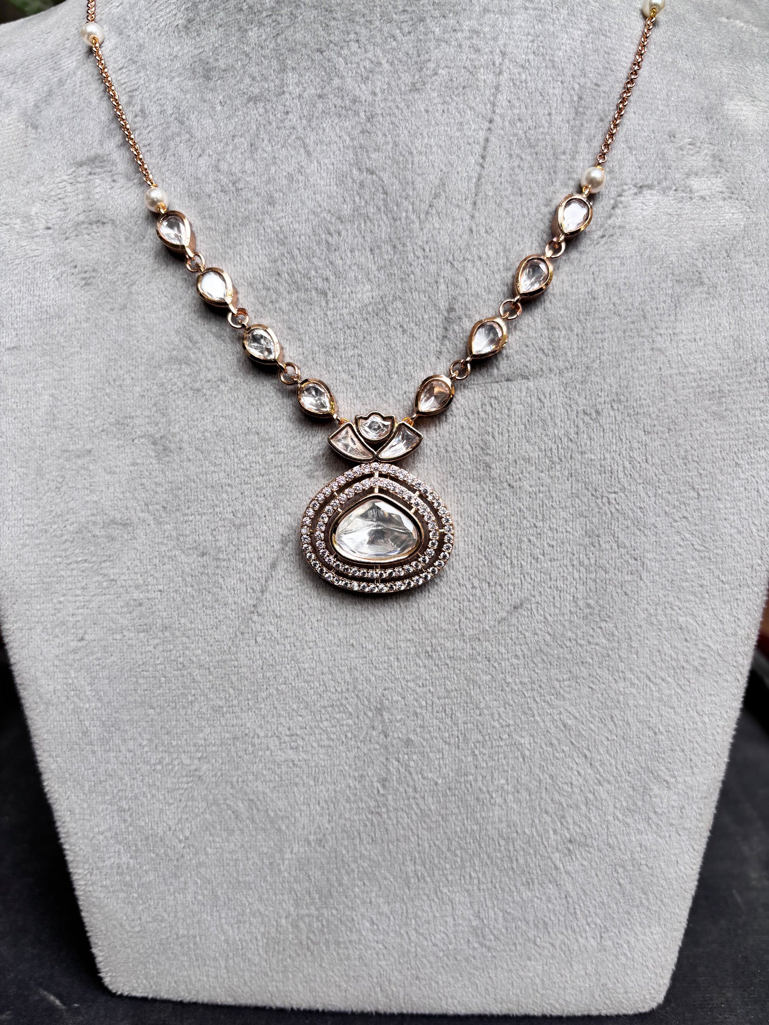 Minimal Necklace Sets - Pichkari Vibes