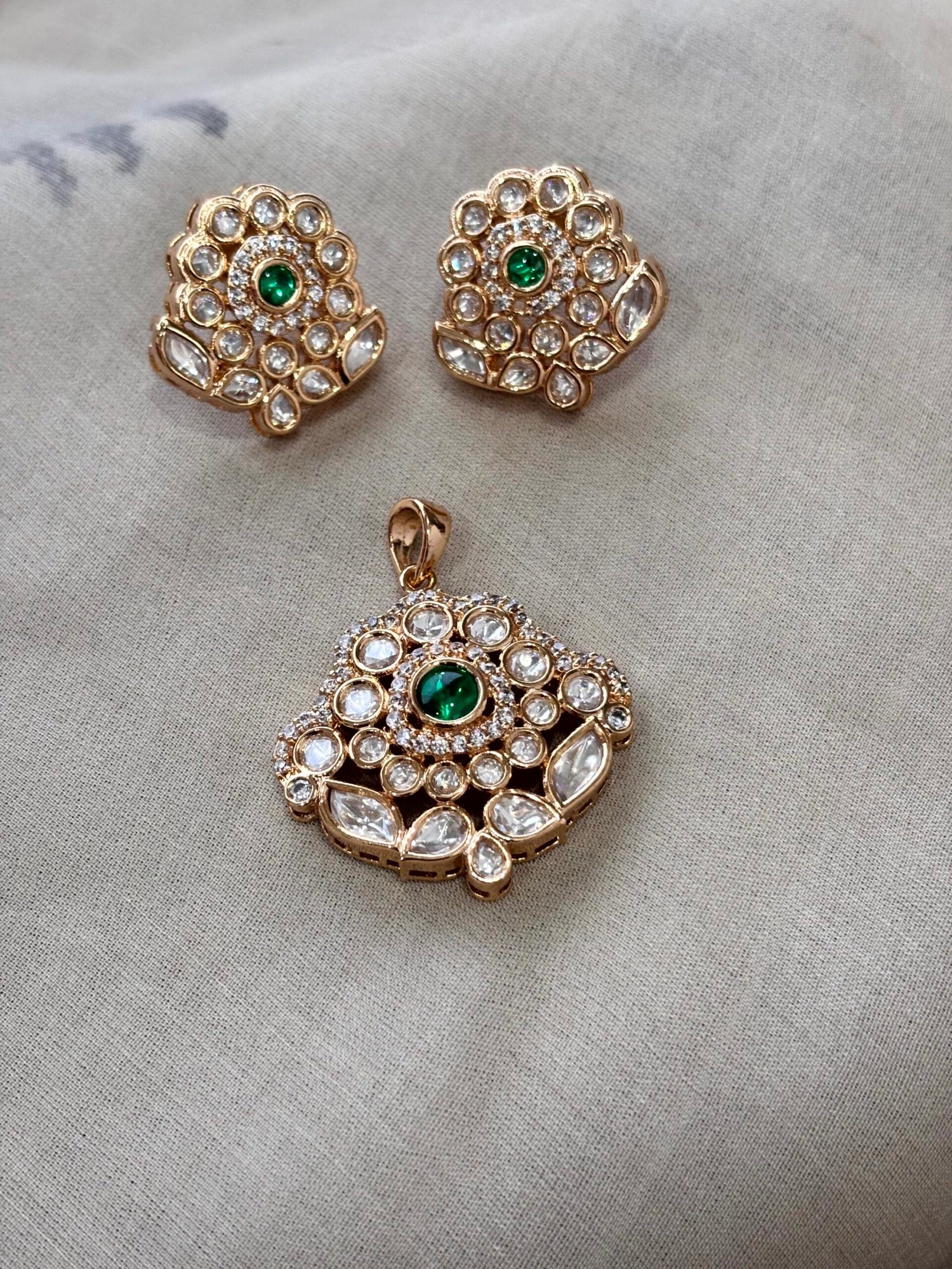 Pendant Set - Pichkari Vibes