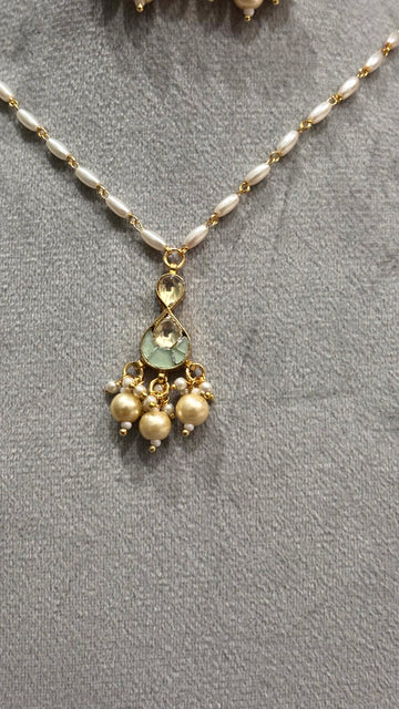 Ira Pearl Pachi Kundan Pendant Necklace Set - 