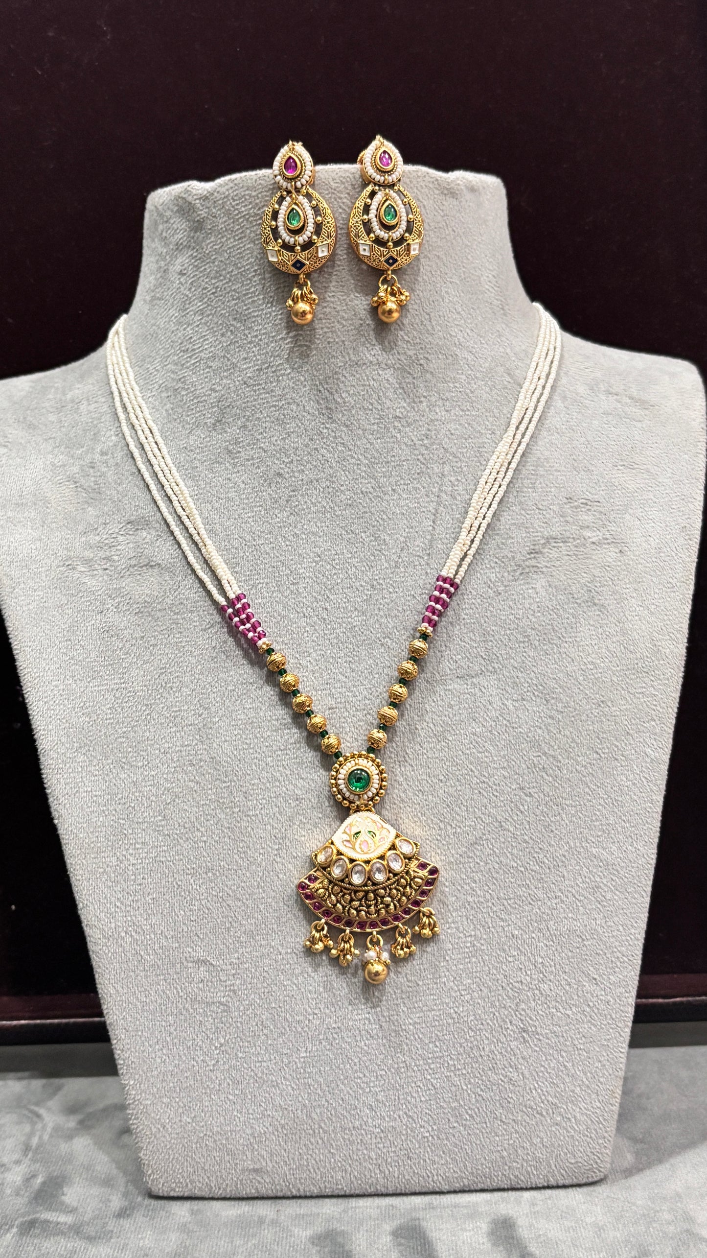 Anvitha Temple Pearl Pendant Necklace Set