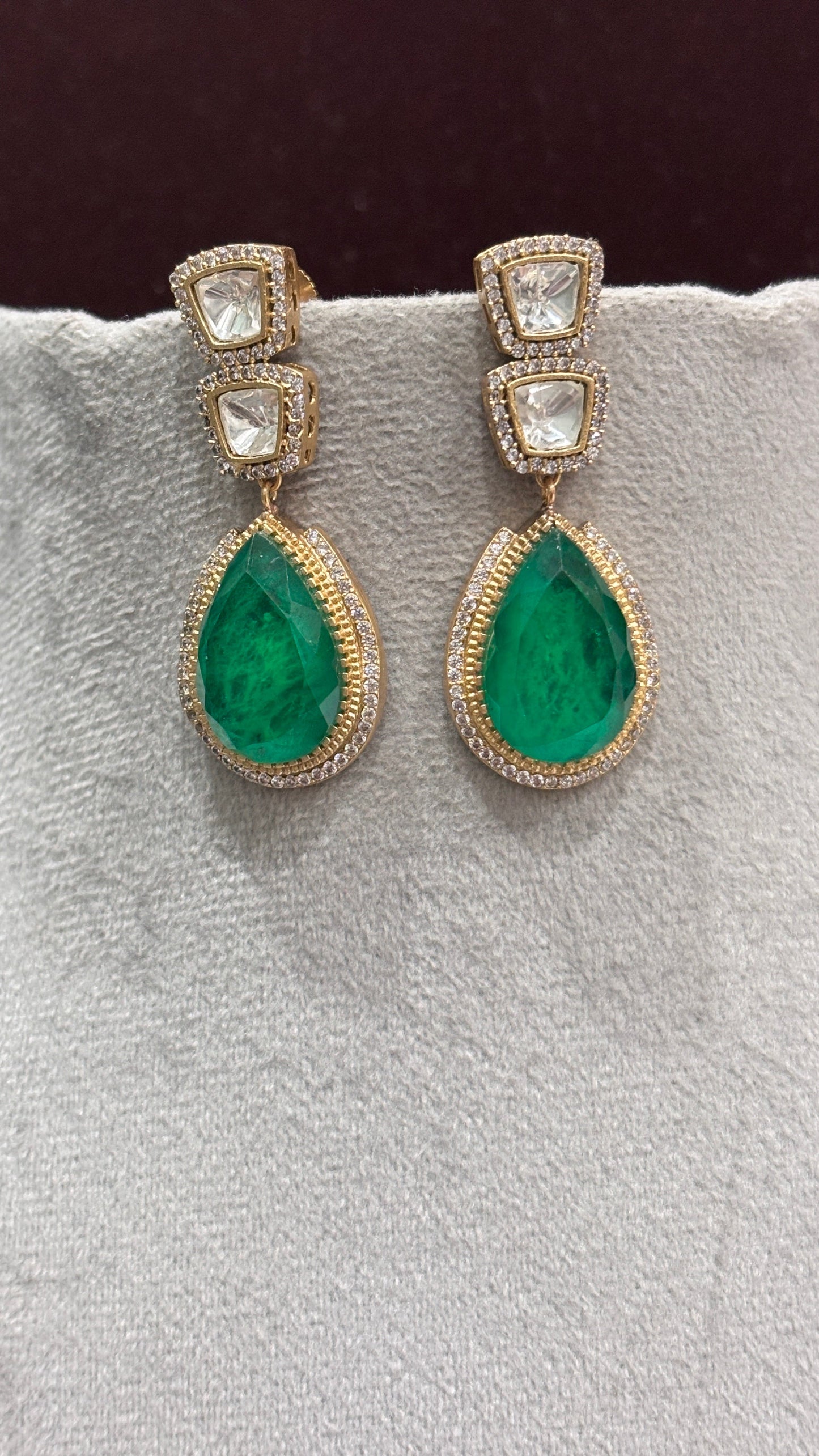 Aarvika Emerald Luxe Moissanite Necklace Set