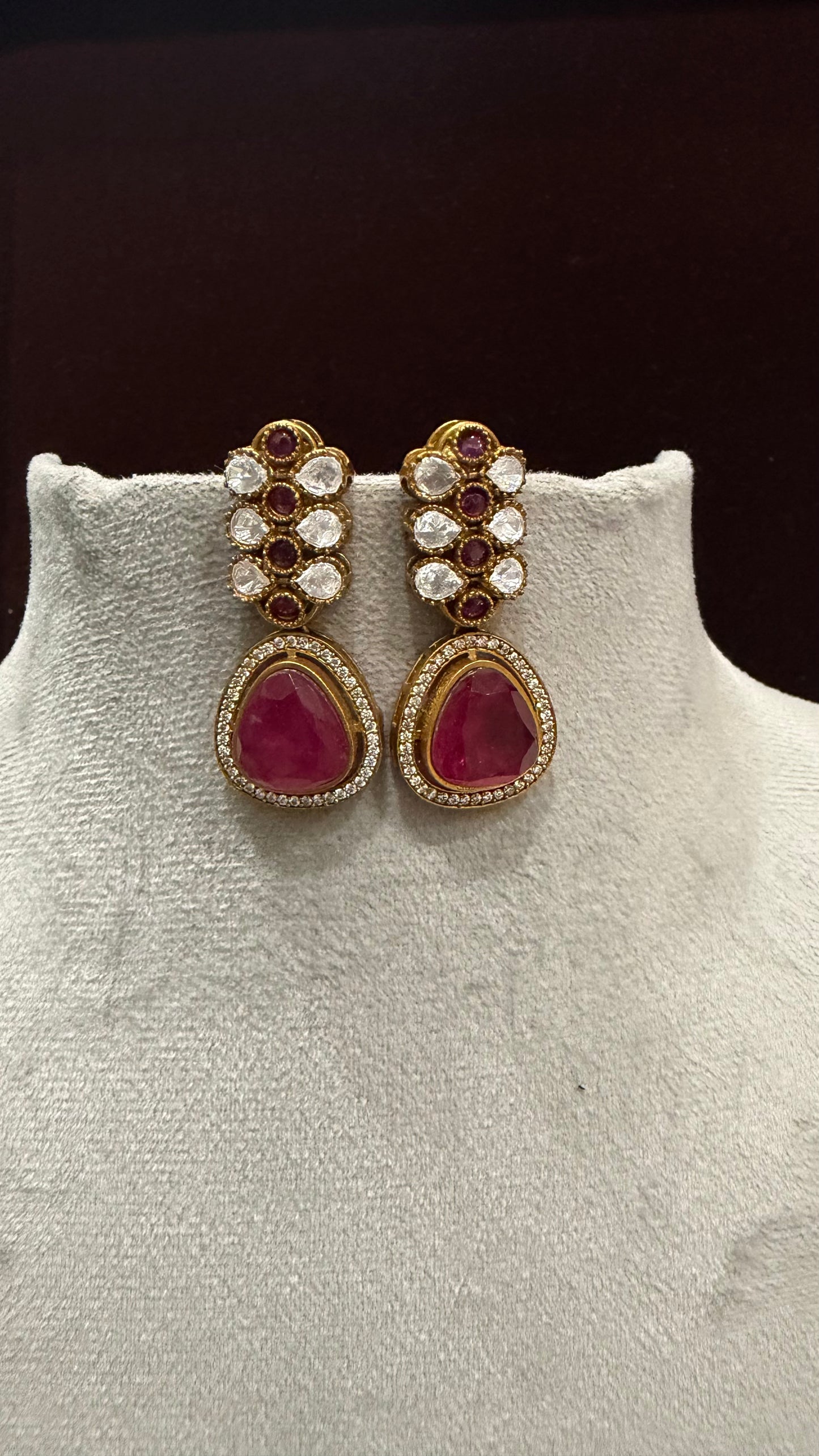 Eira Ruby Royal Pendant Set