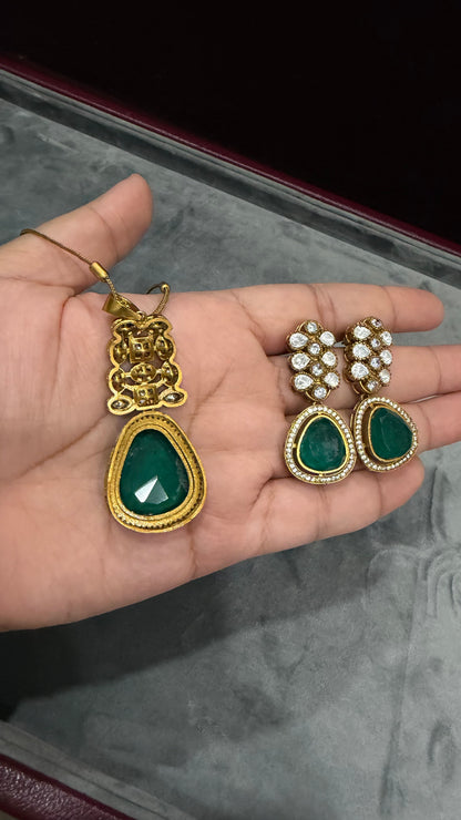 Eira Emerald Royal Pendant Set