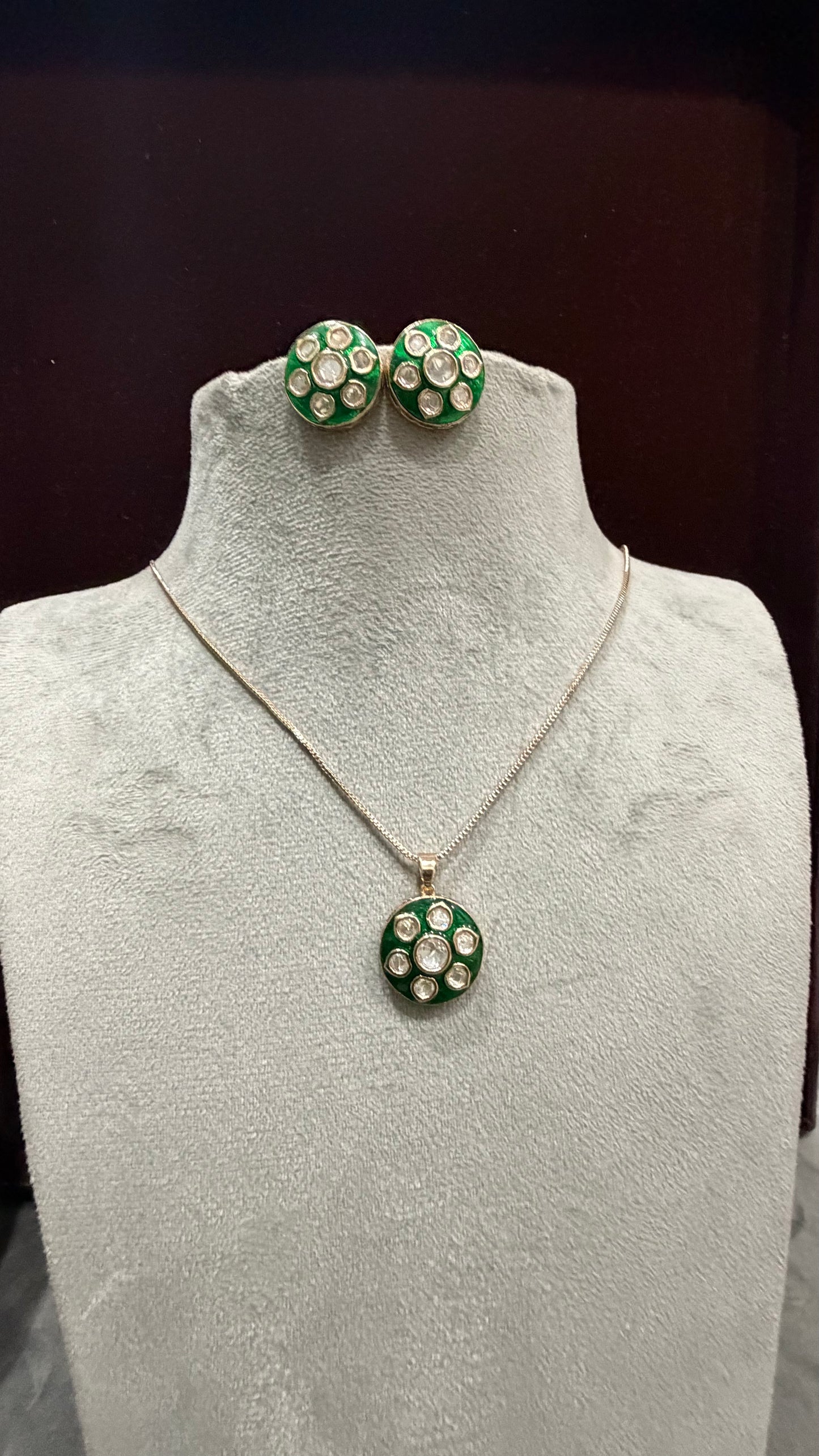 Nayra Emerald Moissanite Pendant Set