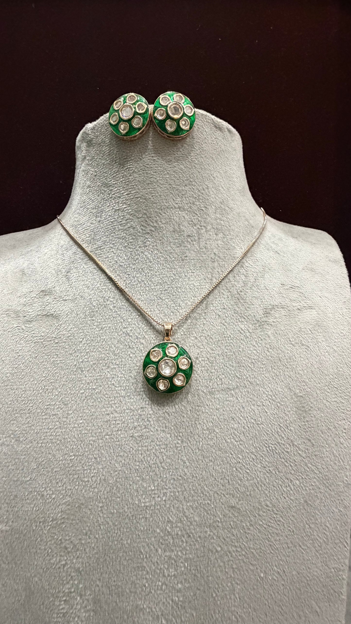 Nayra Emerald Moissanite Pendant Set
