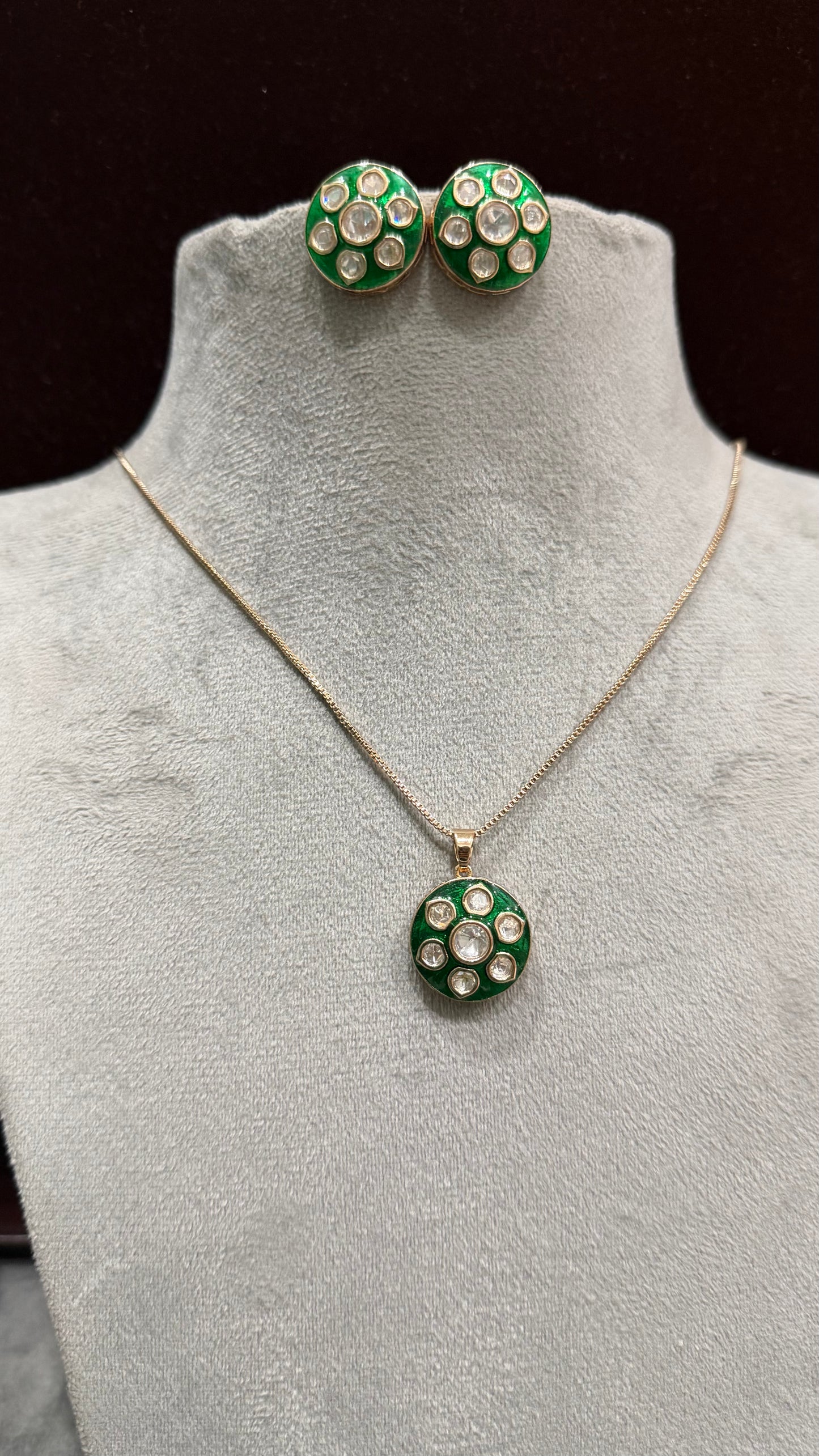 Nayra Emerald Moissanite Pendant Set