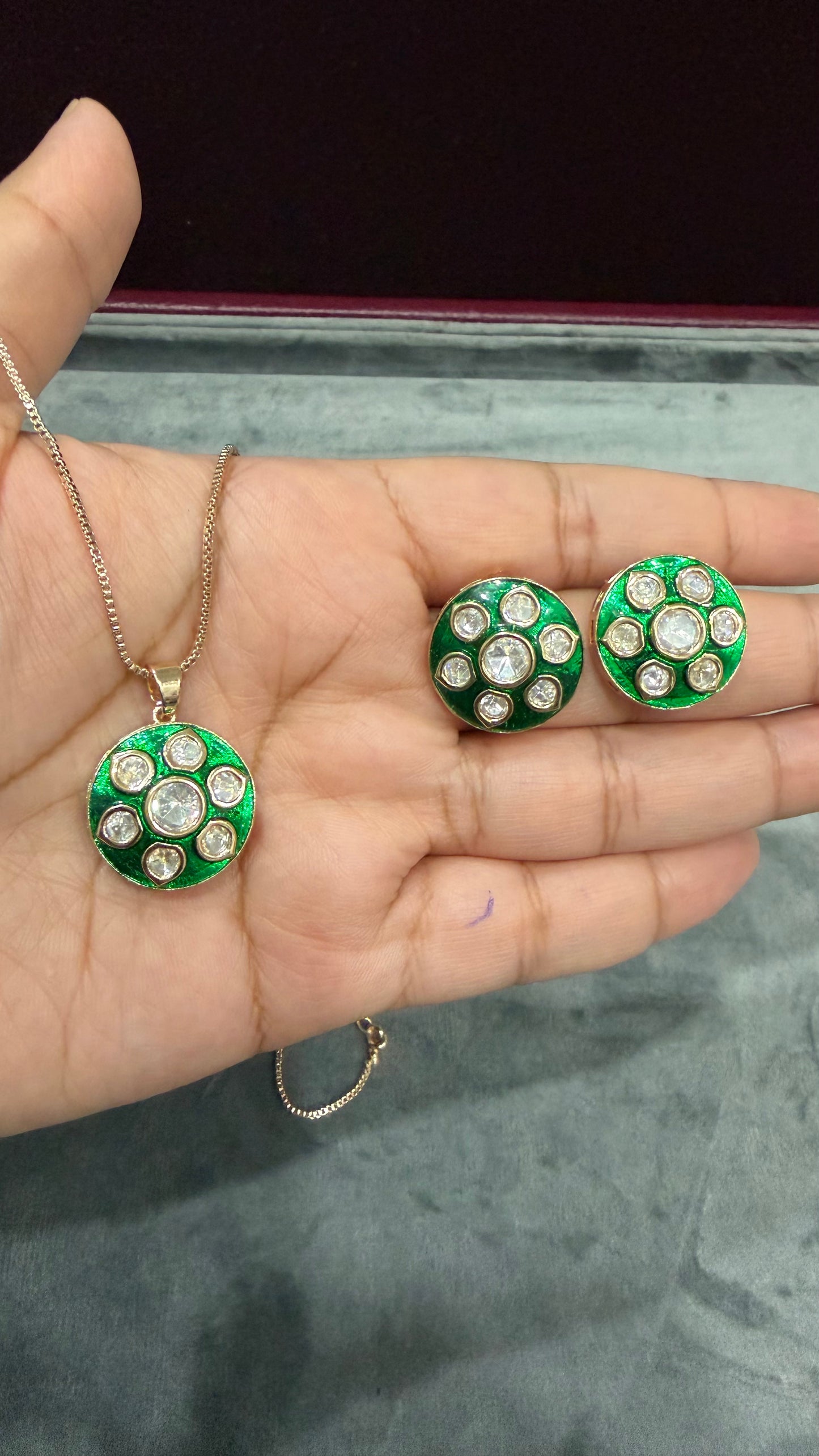 Nayra Emerald Moissanite Pendant Set