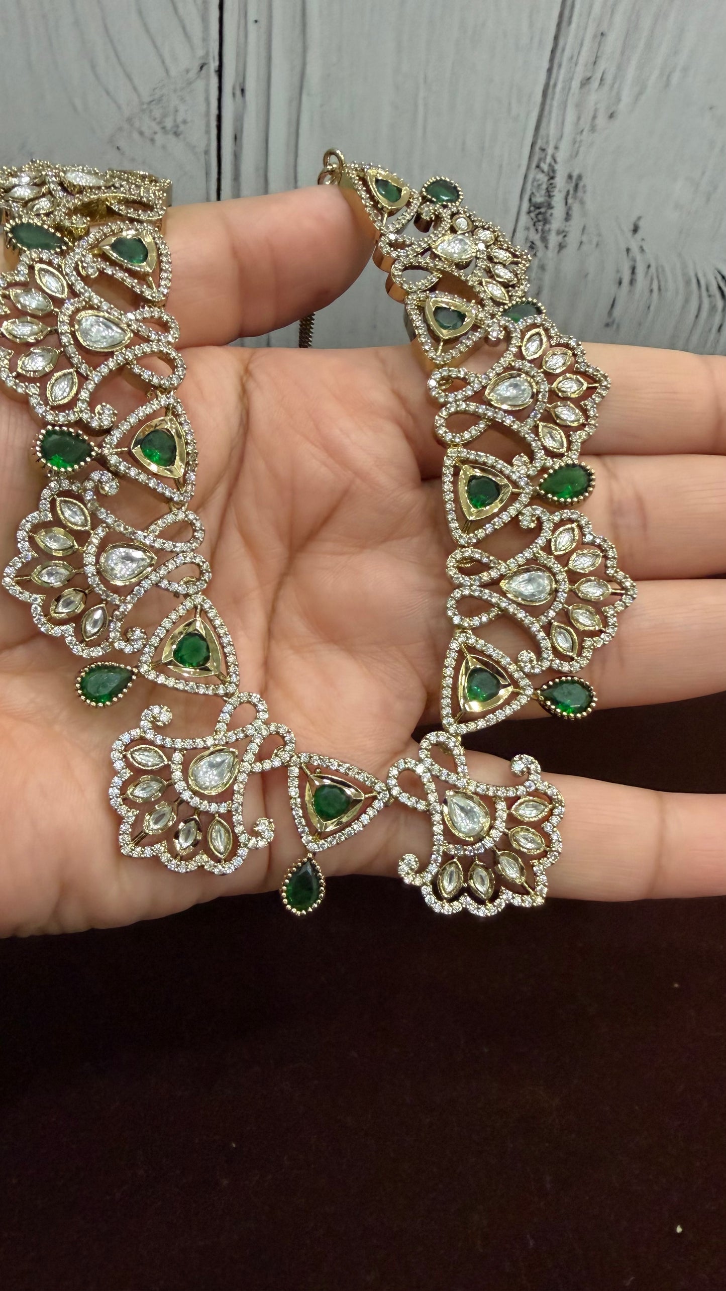 Aaradhya Emerald Floral Moissanite Necklace Set