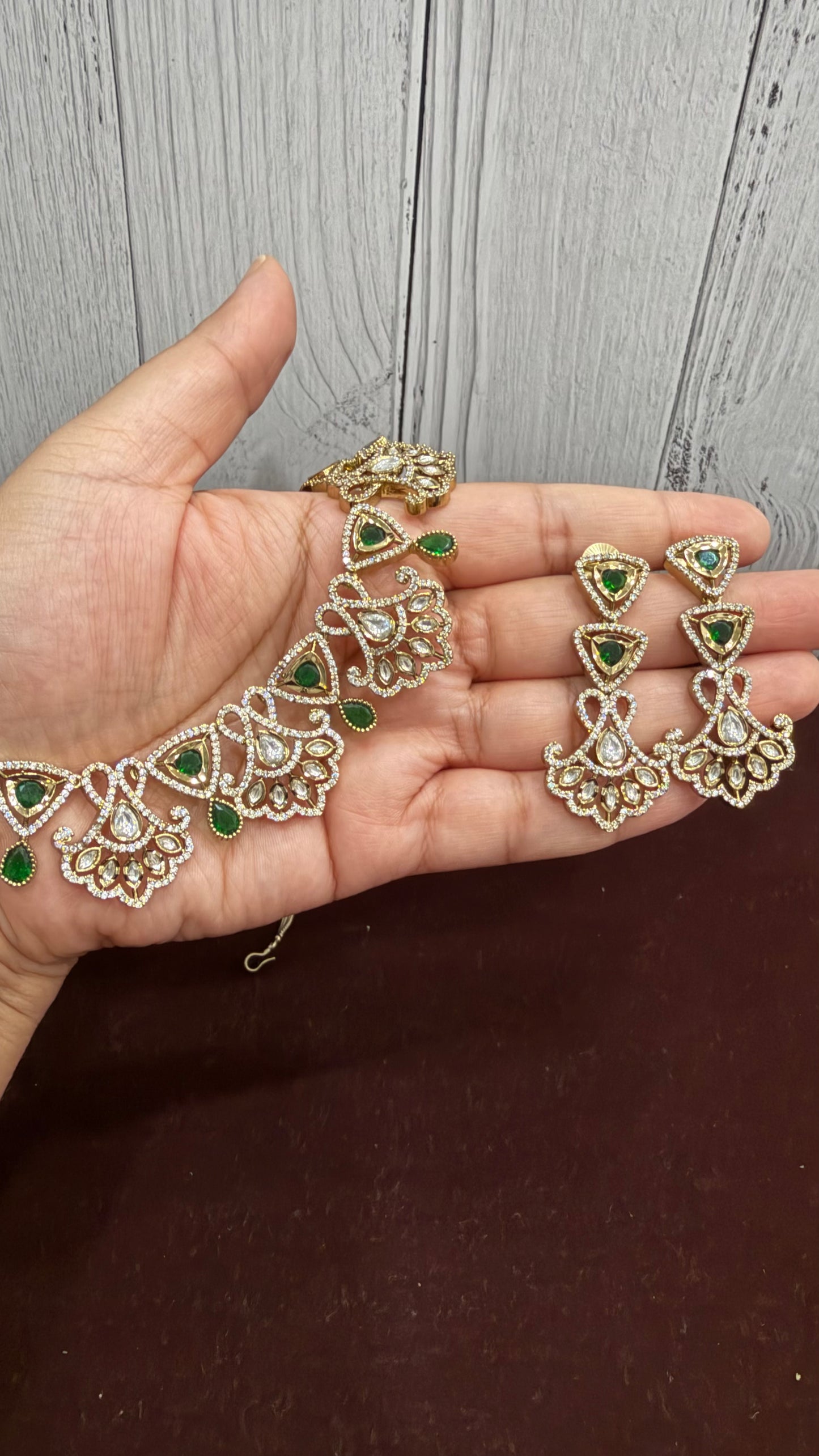 Aaradhya Emerald Floral Moissanite Necklace Set