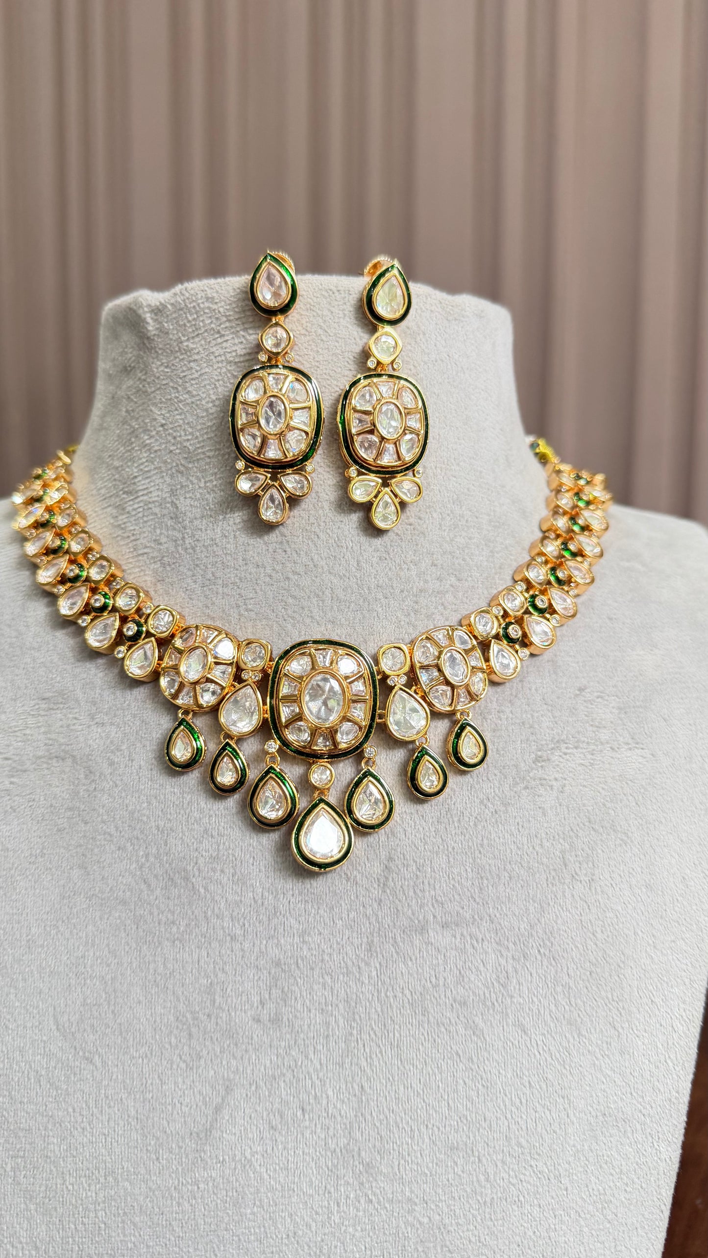 Vanya Emerald Moissanite Necklace Set