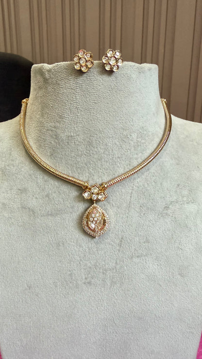 Aarika Classic Teardrop Pendant Hasli Necklace Set
