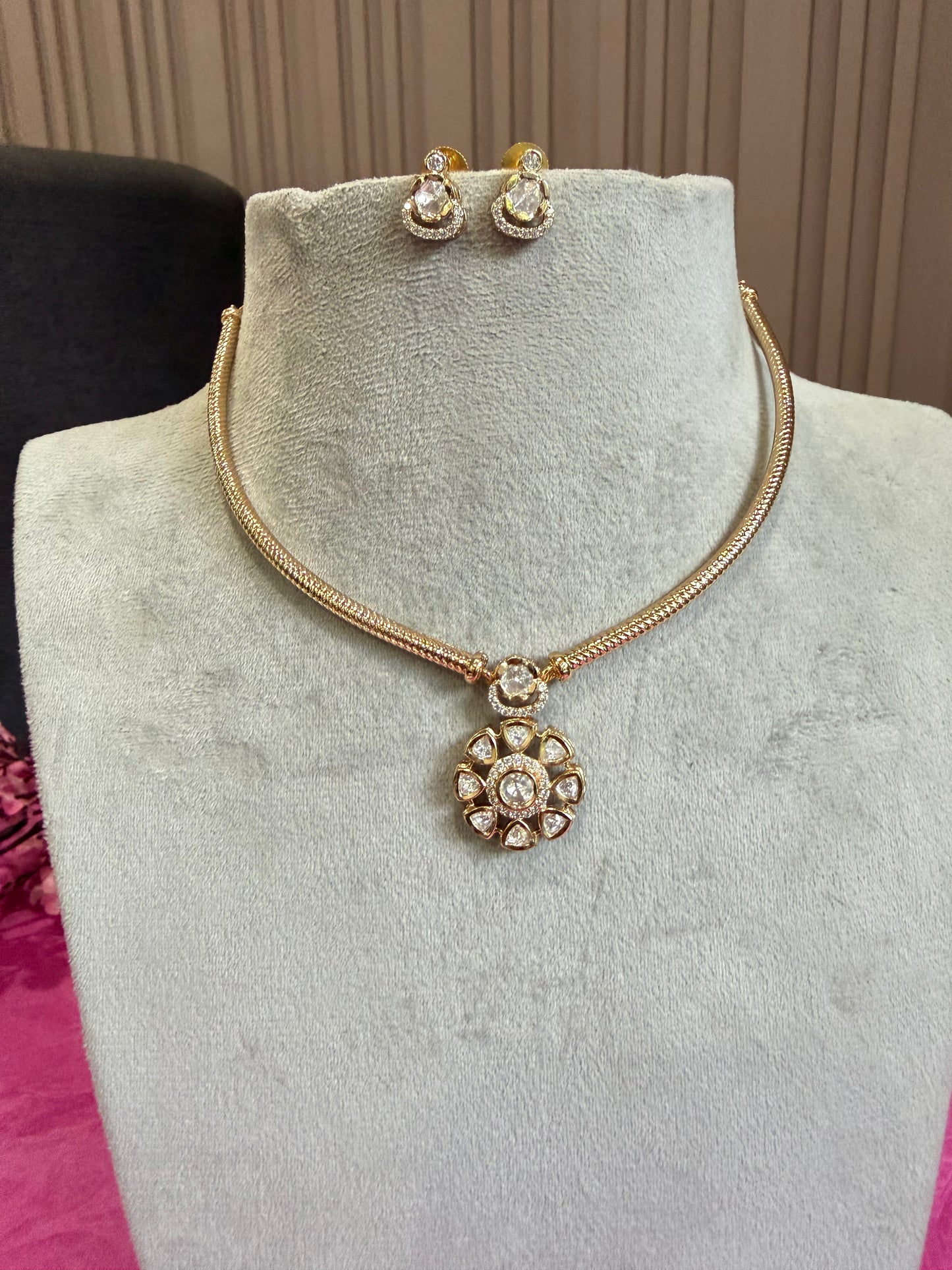 Aarini Floral Moissanite Hasli Necklace Set