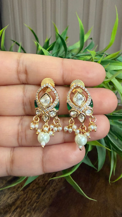 Aanya Emerald Moissanite Pendant Set