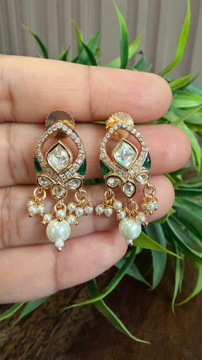 Aanya Emerald Moissanite Pendant Set