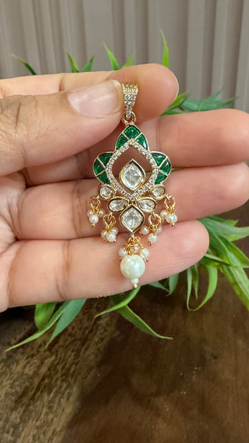 Aanya Emerald Moissanite Pendant Set