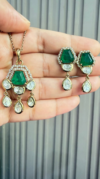 Aarohi Emerald Pendant Necklace Set