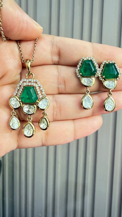 Aarohi Emerald Pendant Necklace Set