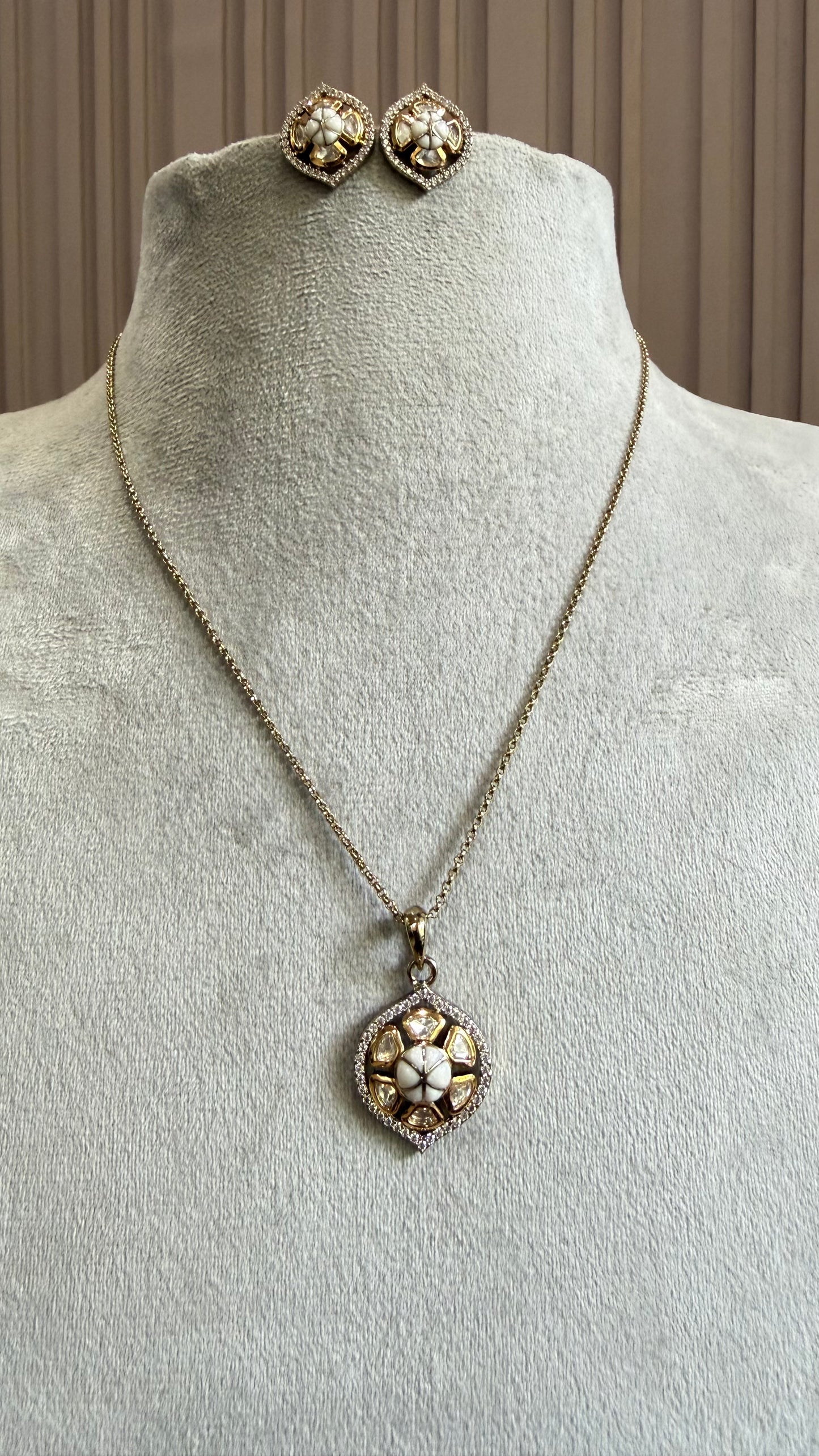 Meher Ivory Floral Pendant Set