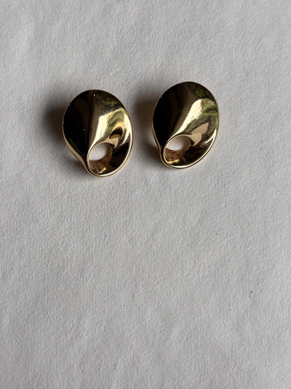 Gloss Shell Anti Tarnish Studs - 
