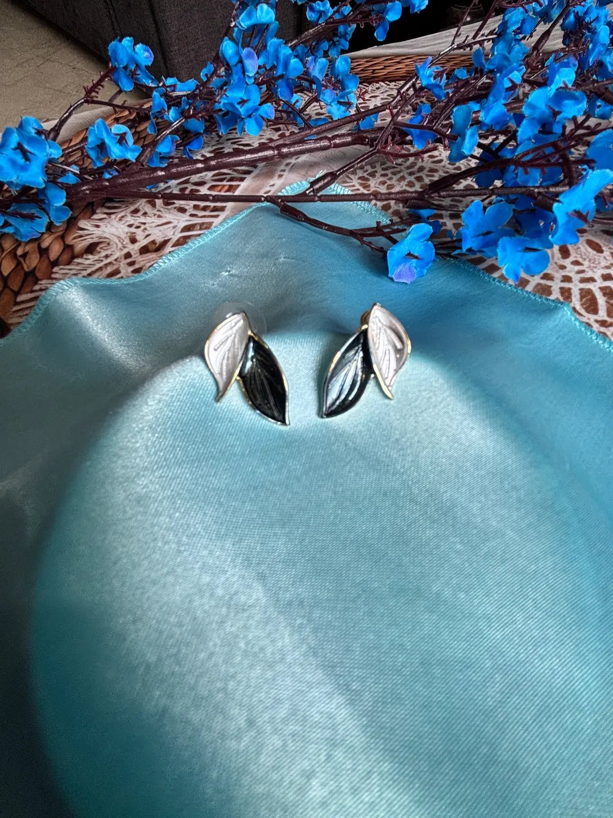 Leaf Glint Mini Earrings - 