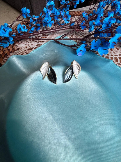 Leaf Glint Mini Earrings - 