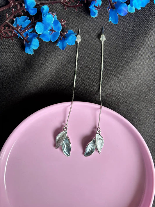 Lush Leaf Stud Earrings - 
