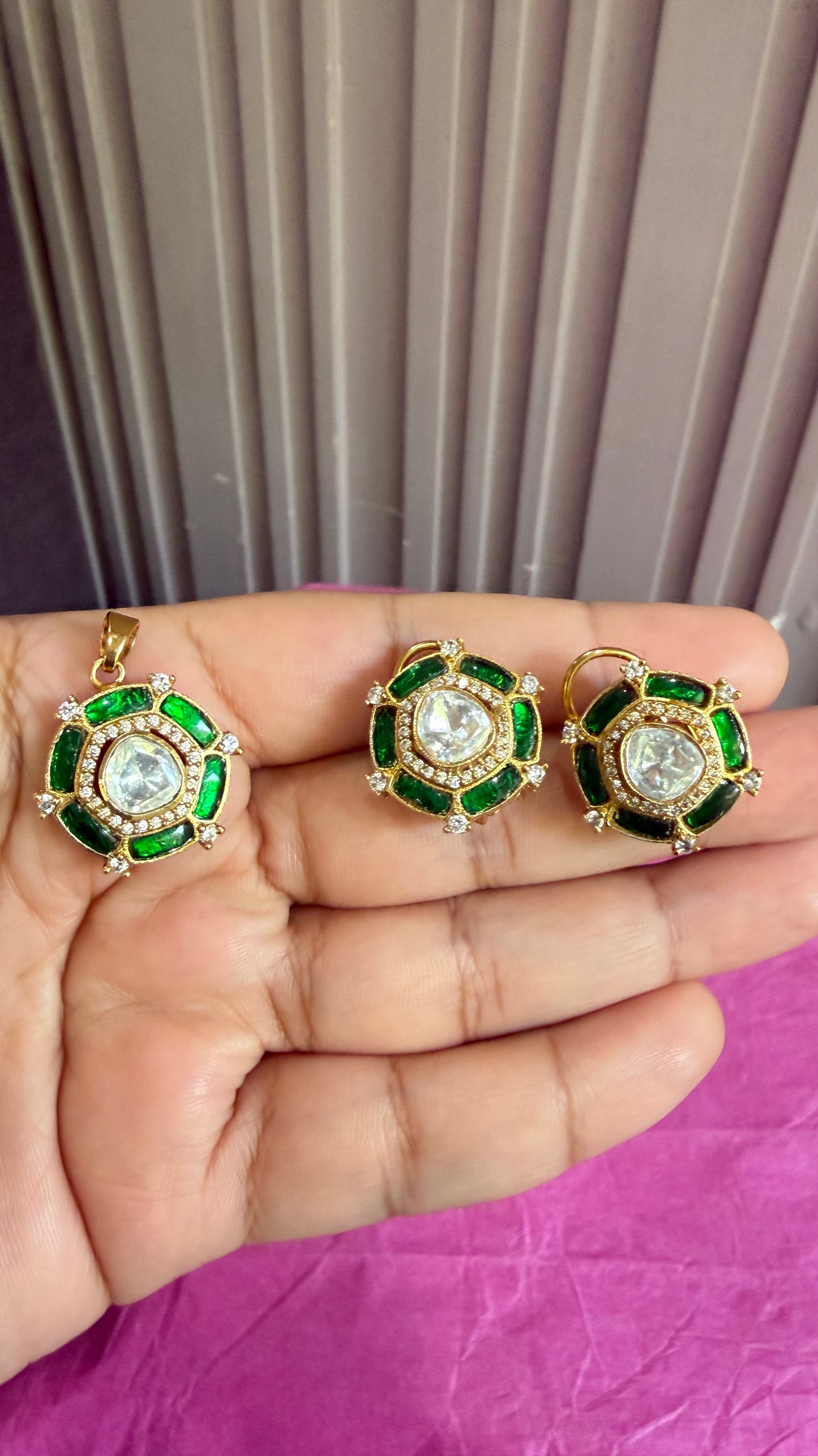 Avira Emerald Moissanite Pendant Set