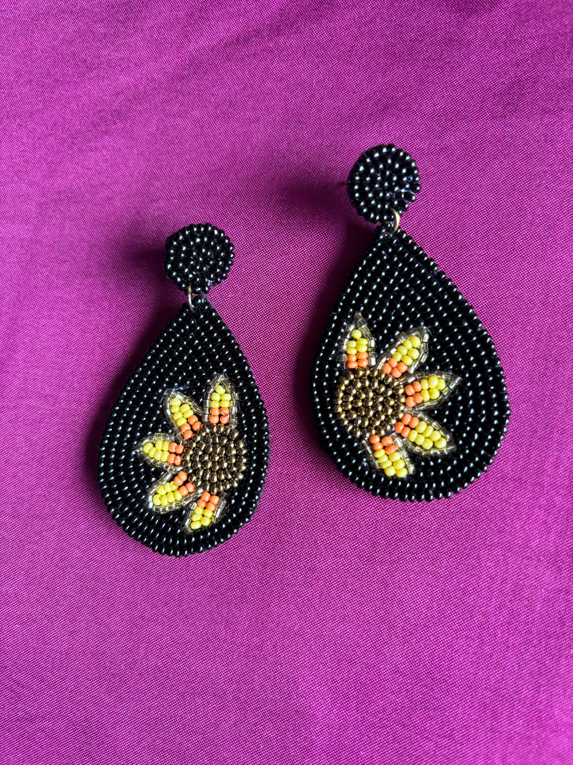 Daisy Echo Beaded Earrings - 