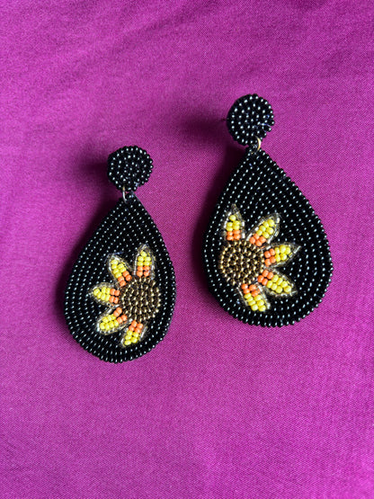 Daisy Echo Beaded Earrings - 