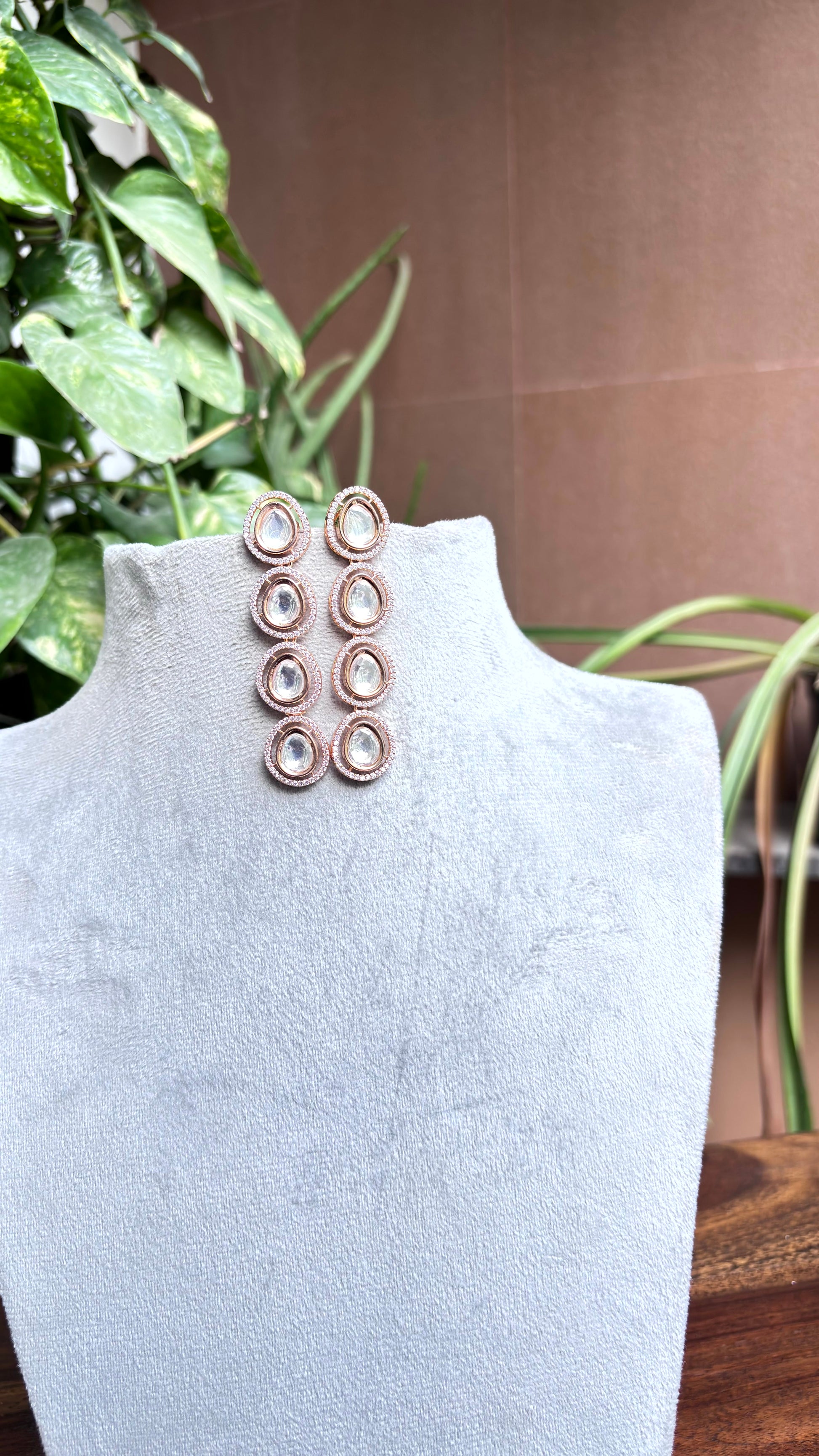 Avira Kundan Necklace Set - 