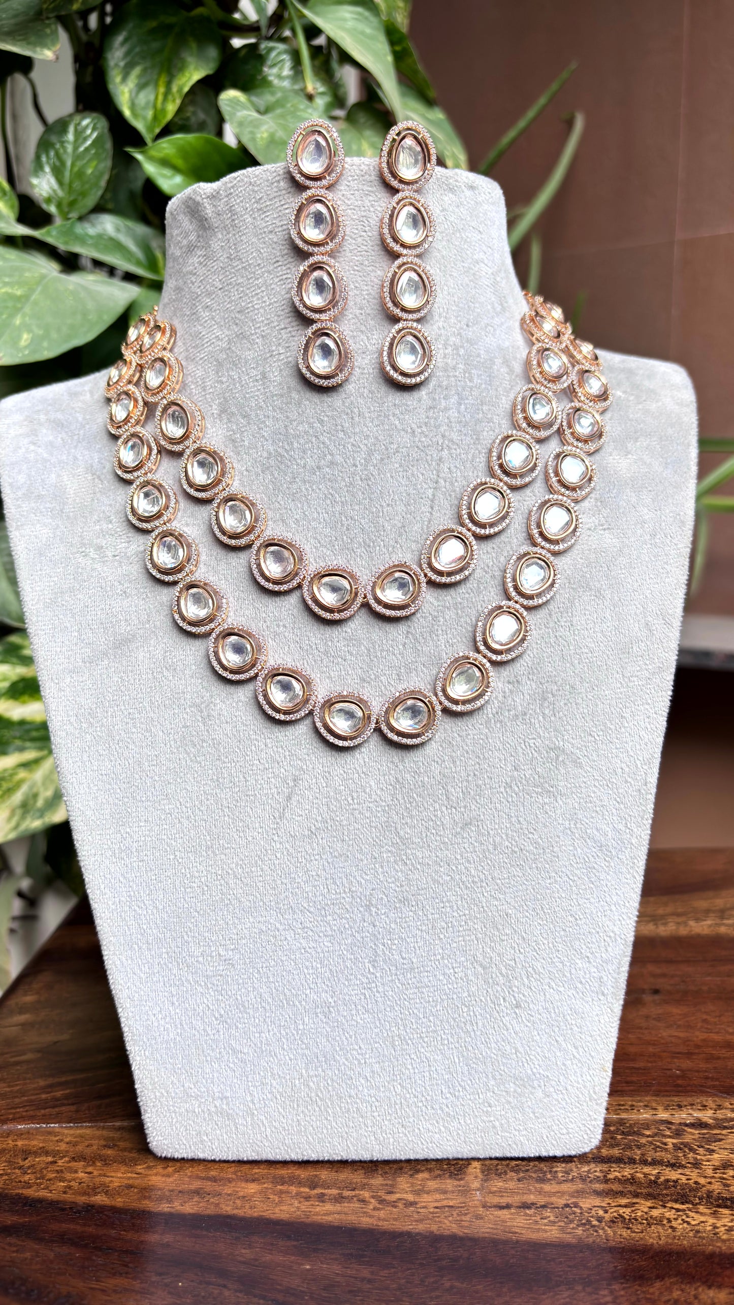 Avira Kundan Necklace Set - 