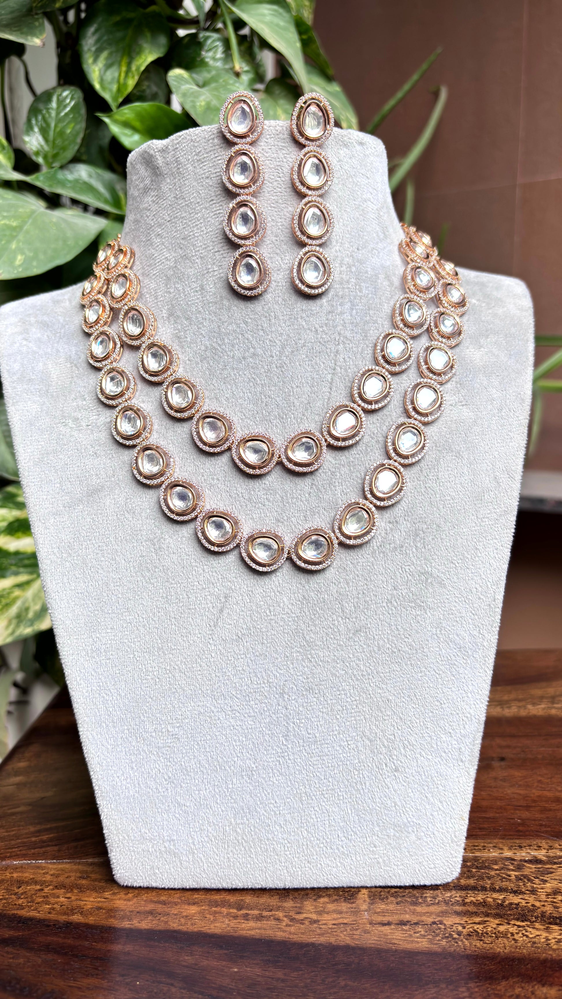 Avira Kundan Necklace Set - 