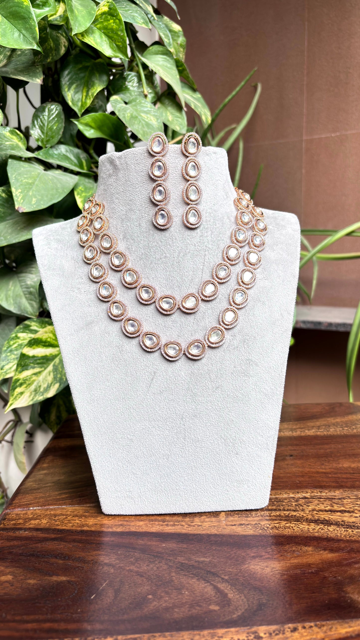 Avira Kundan Necklace Set - 