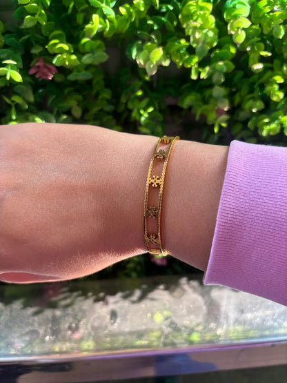 Blooming Lines Anti Tarnish Bracelet - 