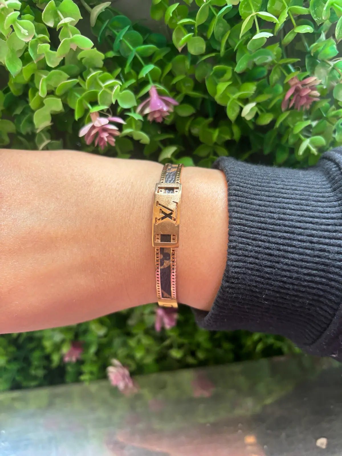 Chic Emblem Anti Tarnish Bracelet - 
