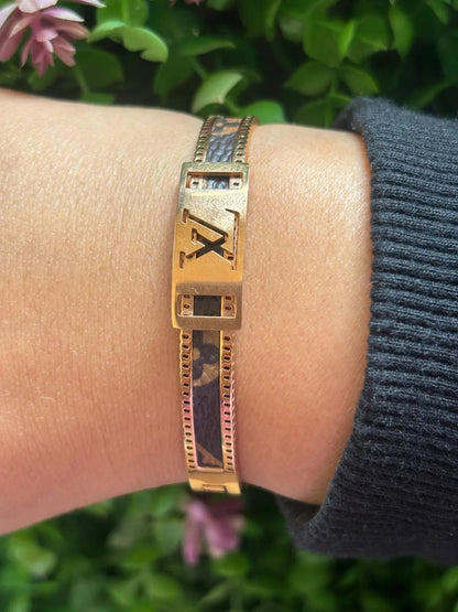 Chic Emblem Anti Tarnish Bracelet - 