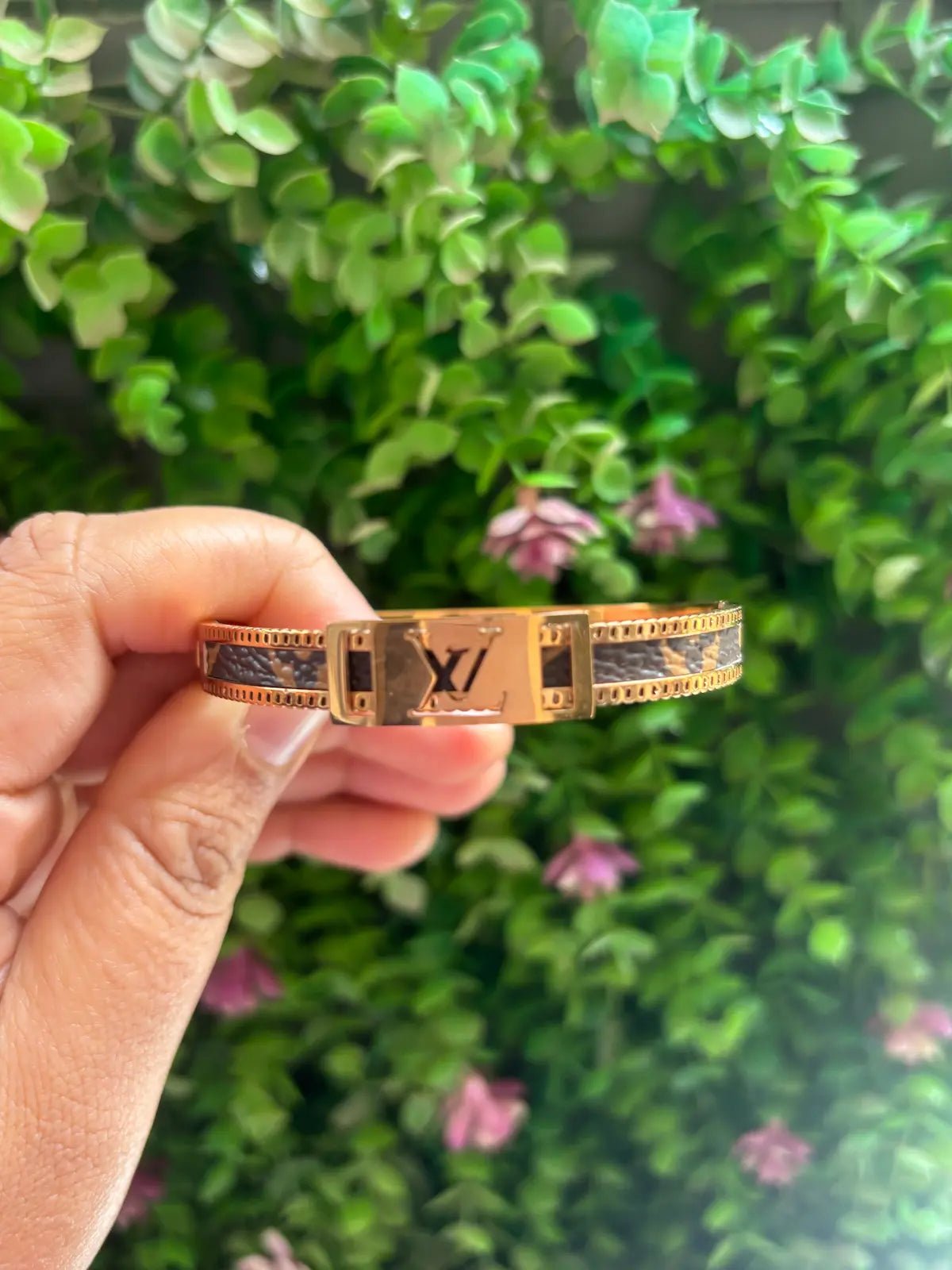 Chic Emblem Anti Tarnish Bracelet - 