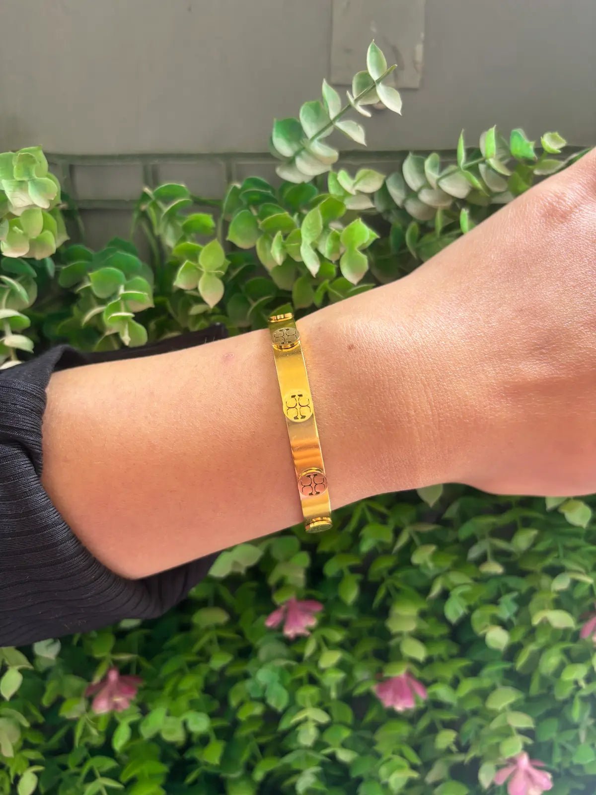 Glow Bound Anti Tarnish Bracelet - 