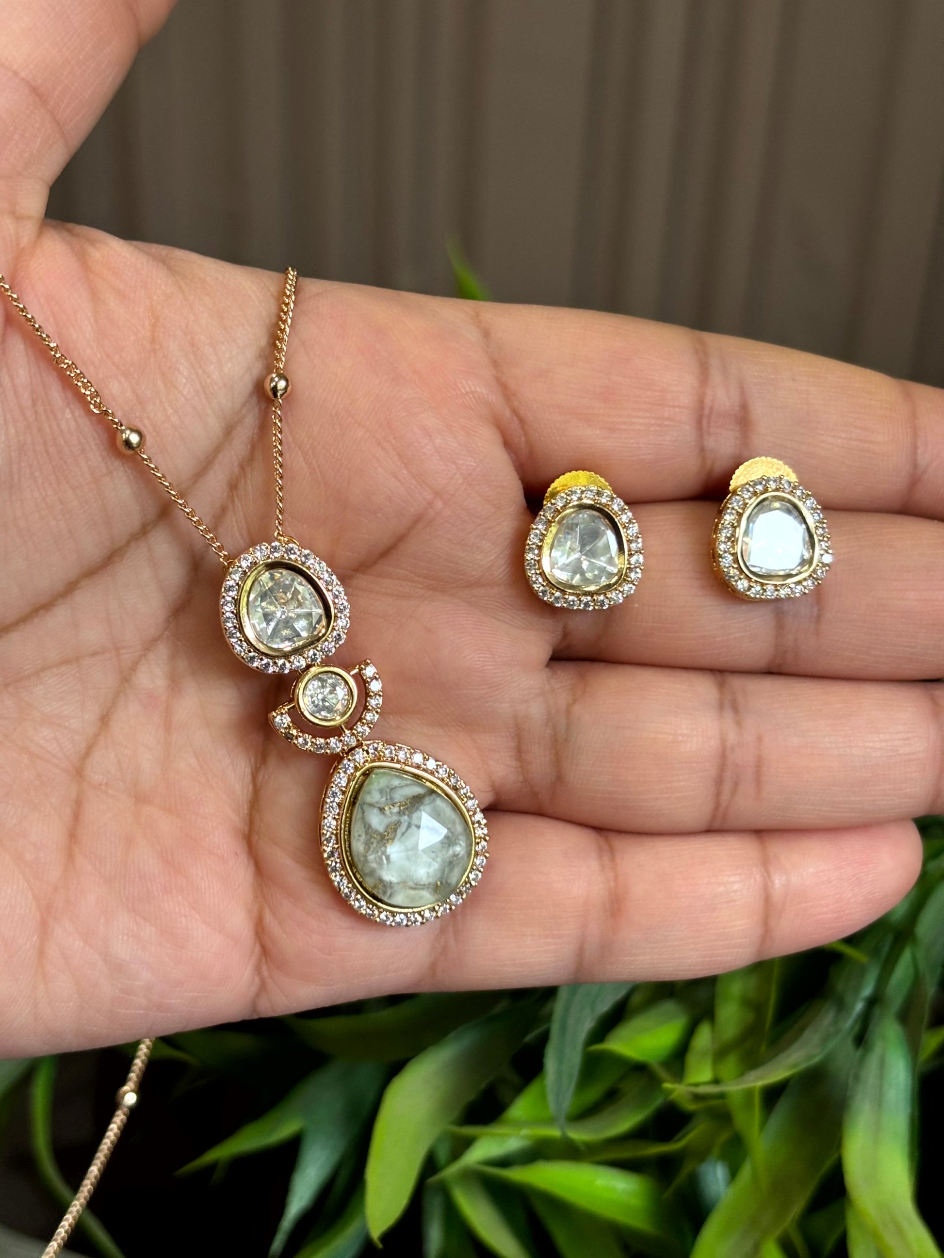 Naisha Marble Moissanite Minimal Necklace Set - 