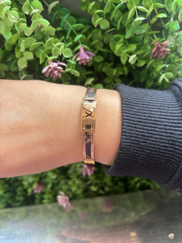 Chic Emblem Anti Tarnish Bracelet - Image 2