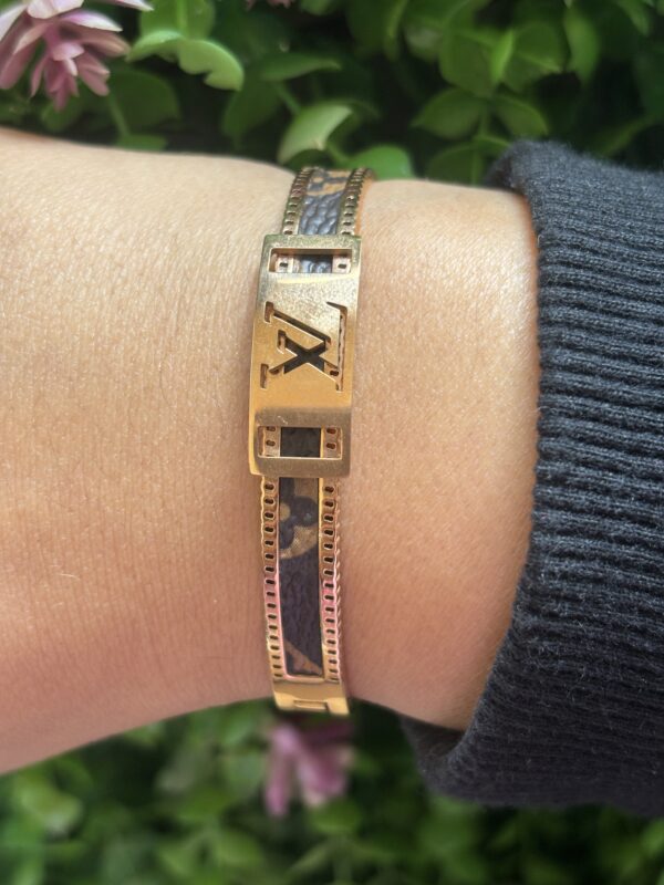 Chic Emblem Anti Tarnish Bracelet