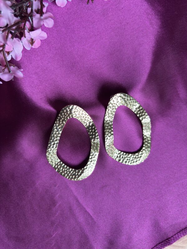 Sculpted Metallic Drape Earrings - Image 3