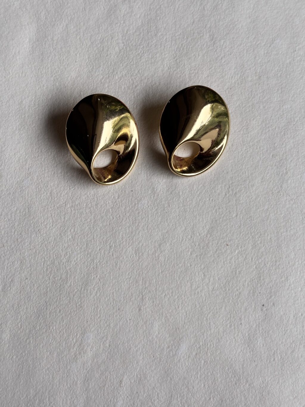 Gloss Shell Anti Tarnish Studs - Image 3