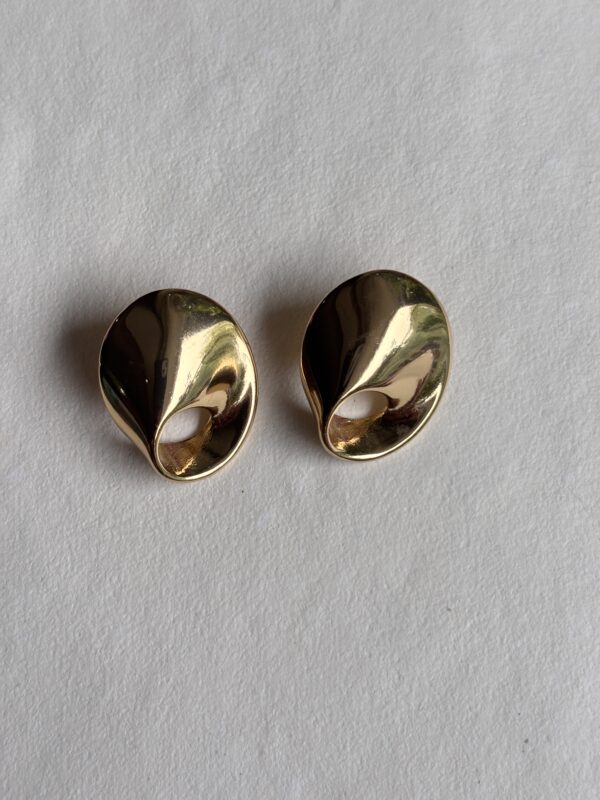Gloss Shell Anti Tarnish Studs