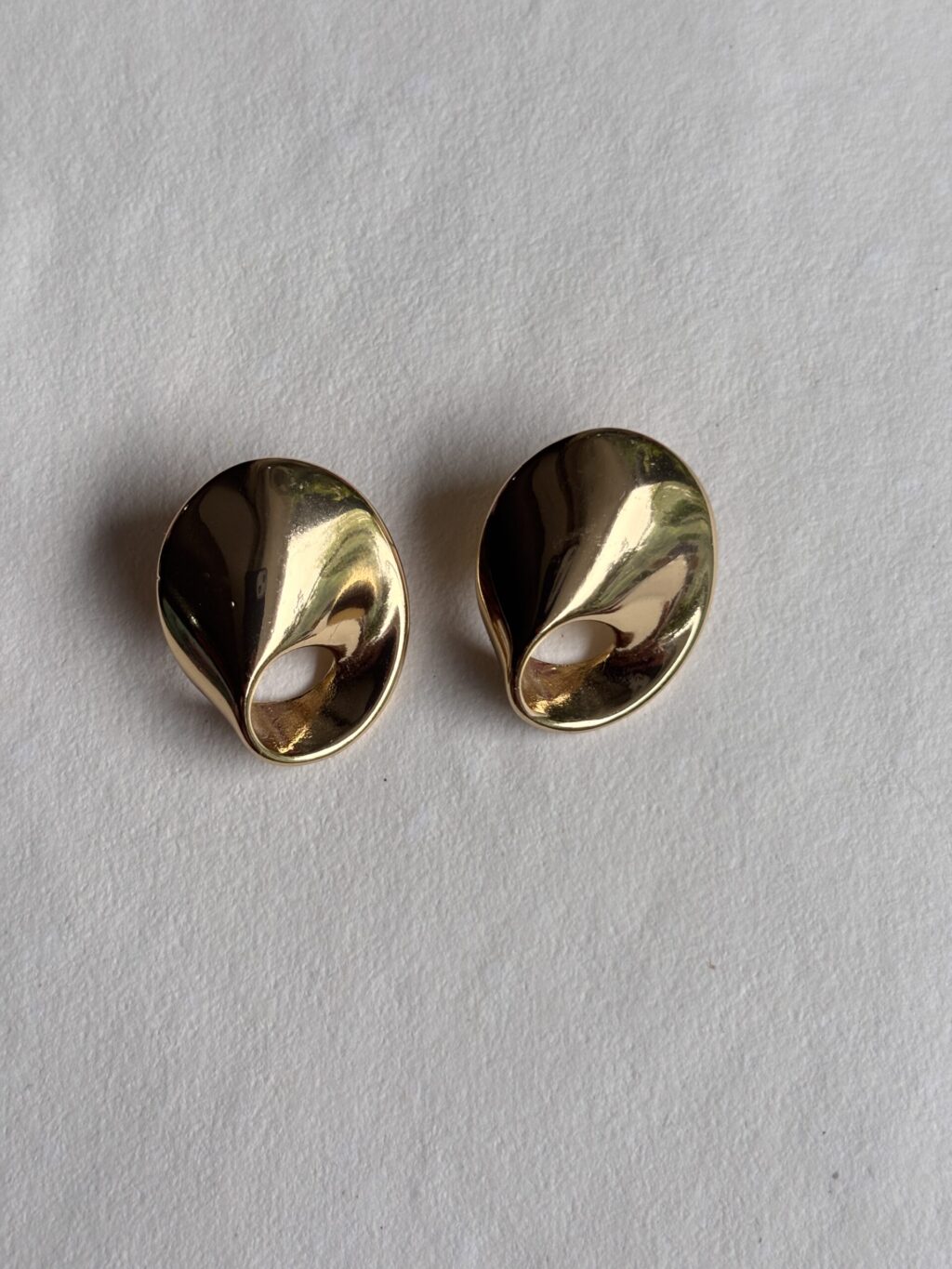 Gloss Shell Anti Tarnish Studs