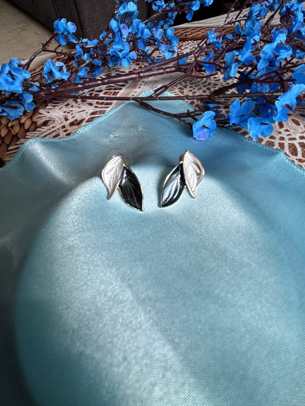 Leaf Glint Mini Earrings