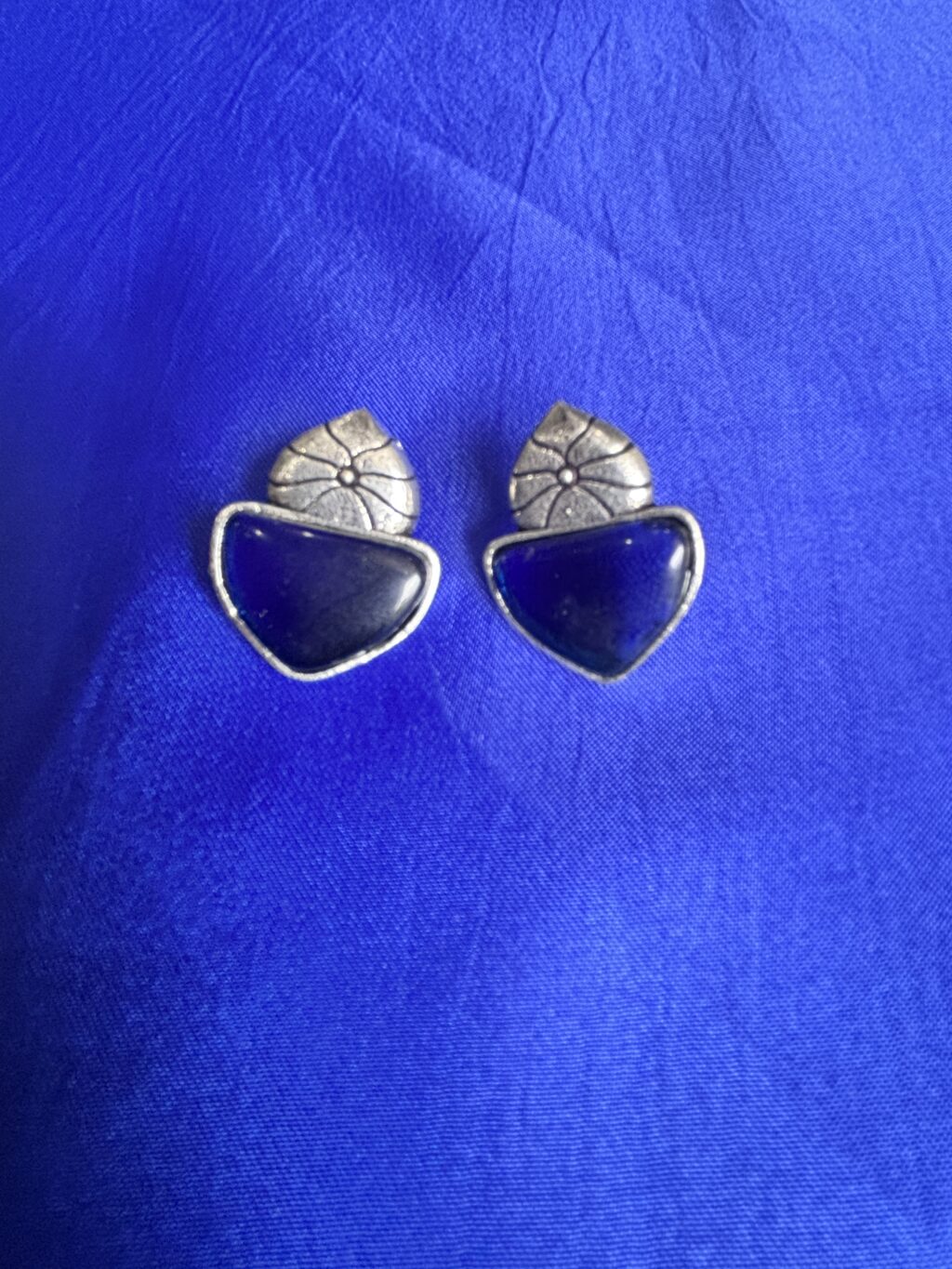 Saanvi Oxidised Heart Studs