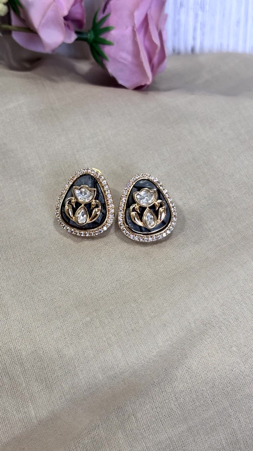 Anvi Elegant Gray Polki Moissanite Stud Earrings - Image 3