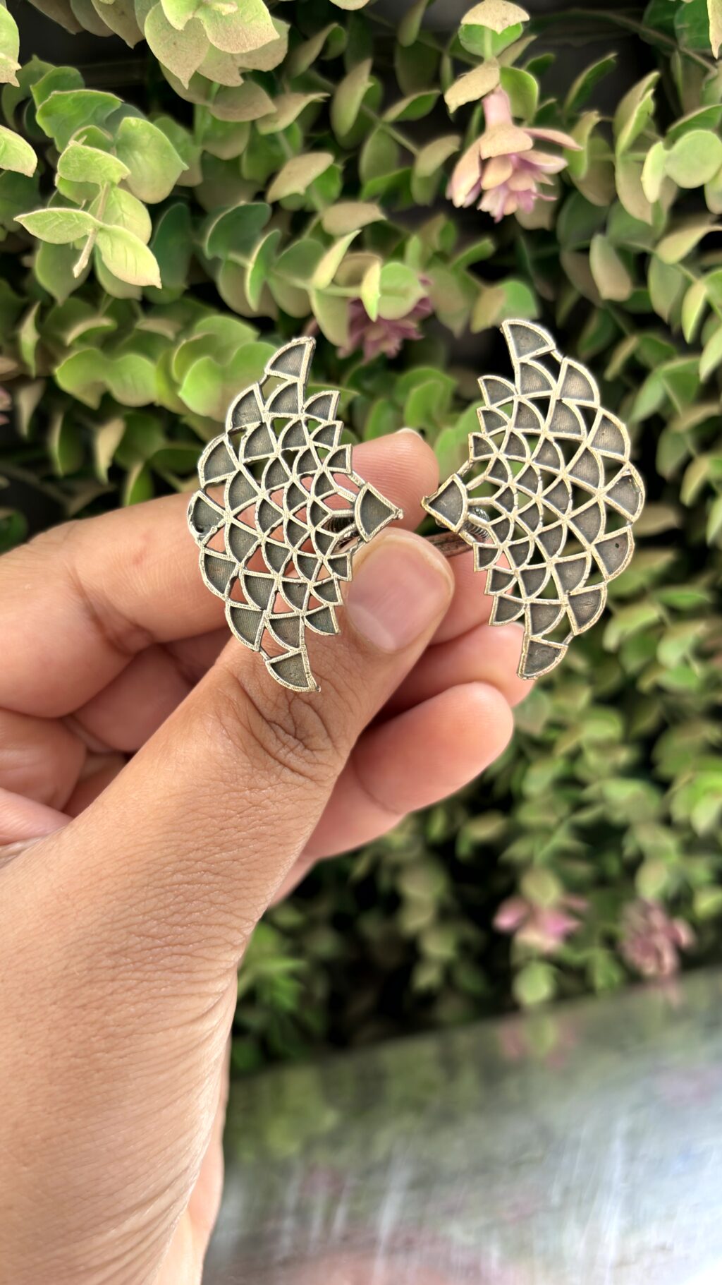 Geometric Mesh Oxidized Ring