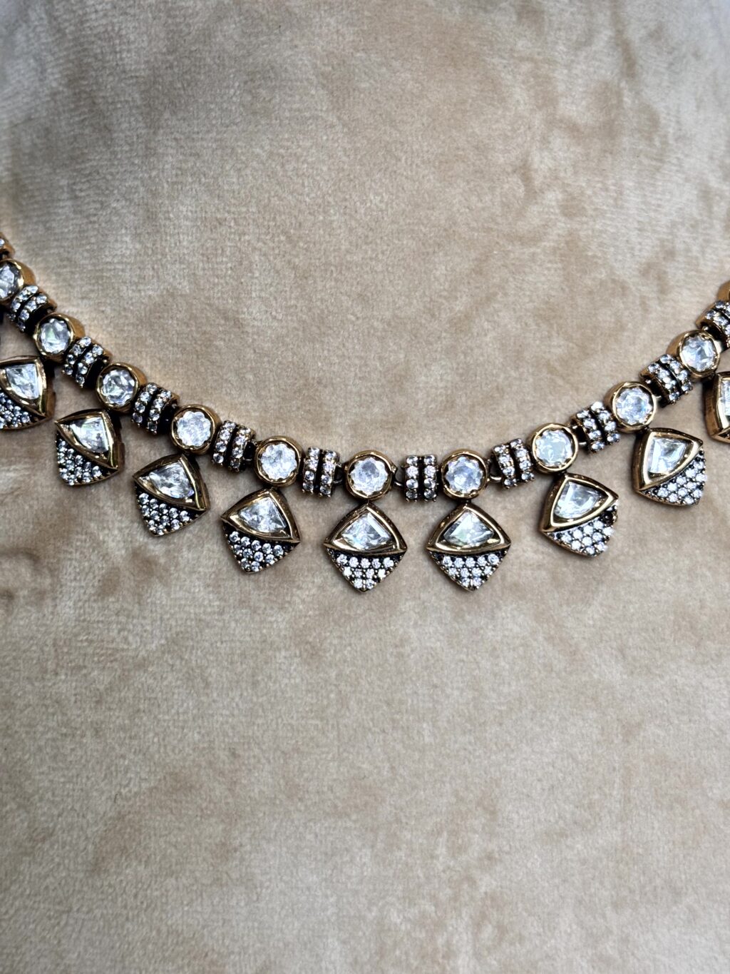 Saanvi Victorian Moissanite Necklace Set - Image 4